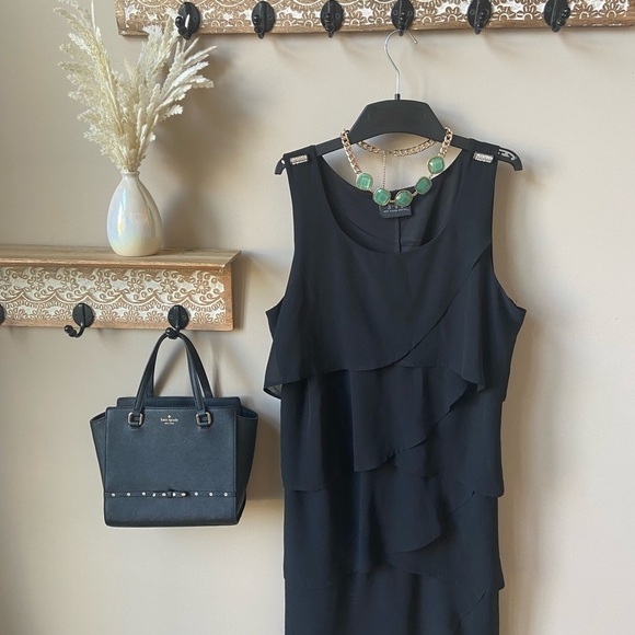 ELEGANT evening dress with crystal detailing - Picture 7 of 8